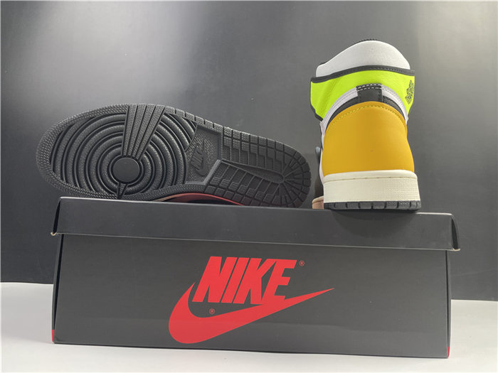 Jordan1 White Black Volt University Gold 555088-118
