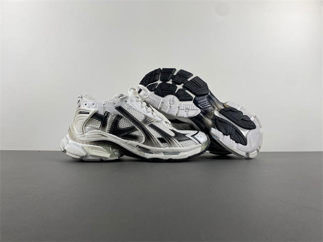 7.5Balenciaga  772774 WRUNG 9010