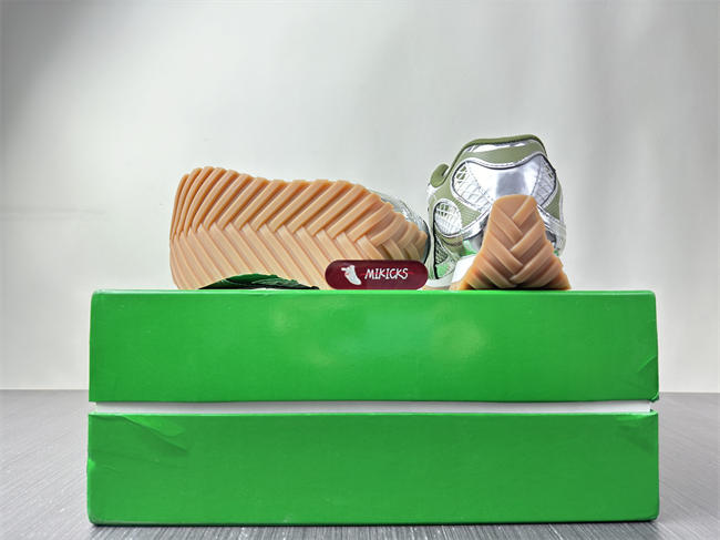 Bottega Veneta Orbit Surf  741357 V2X40 2848