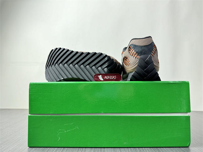 Bottega Veneta Orbit Surf 741357 V2X40