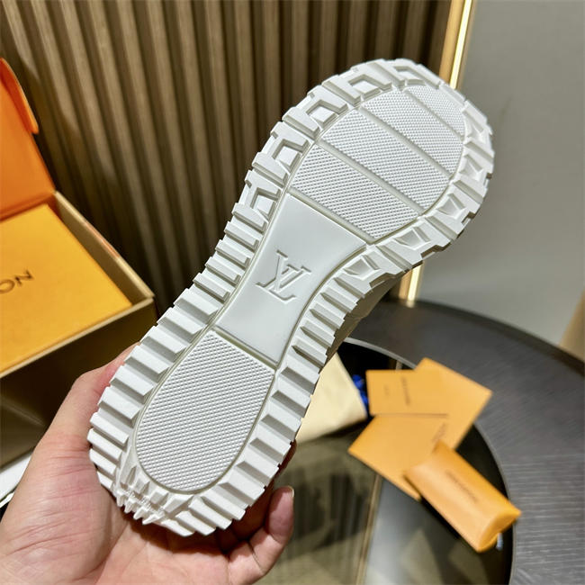 Lv Sneaker