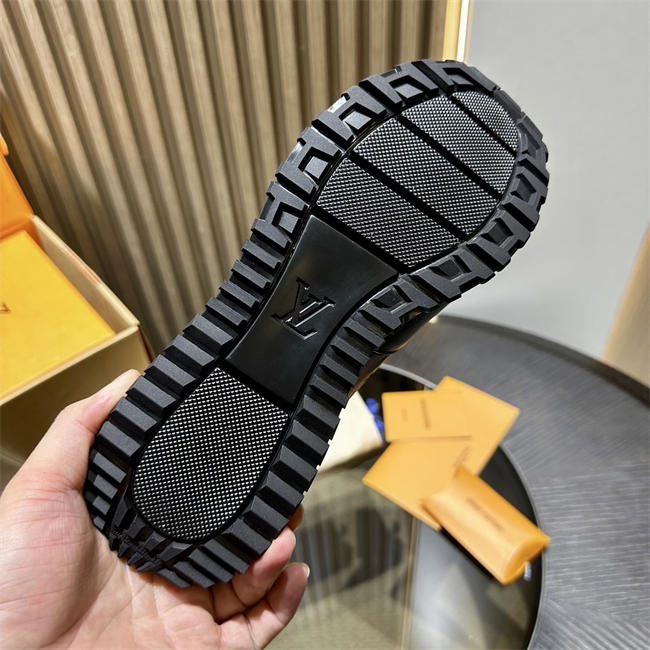 Lv Sneaker