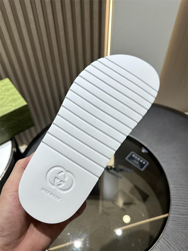Gucci Slide 87